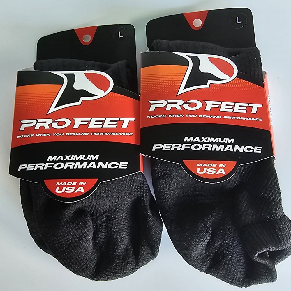 2 Pair Performance Socks